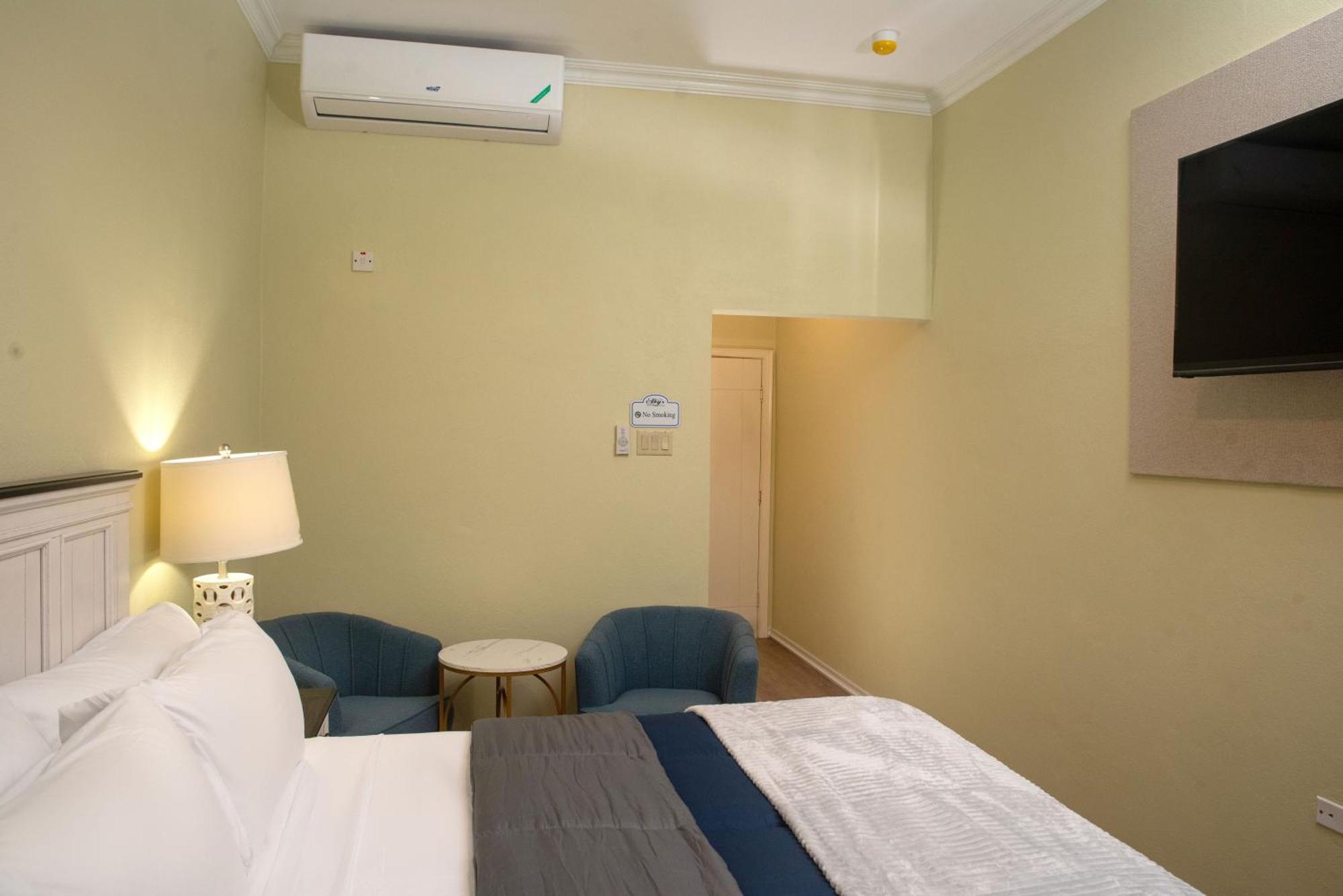 Sky'S Villa Resort Buff Bay 外观 照片